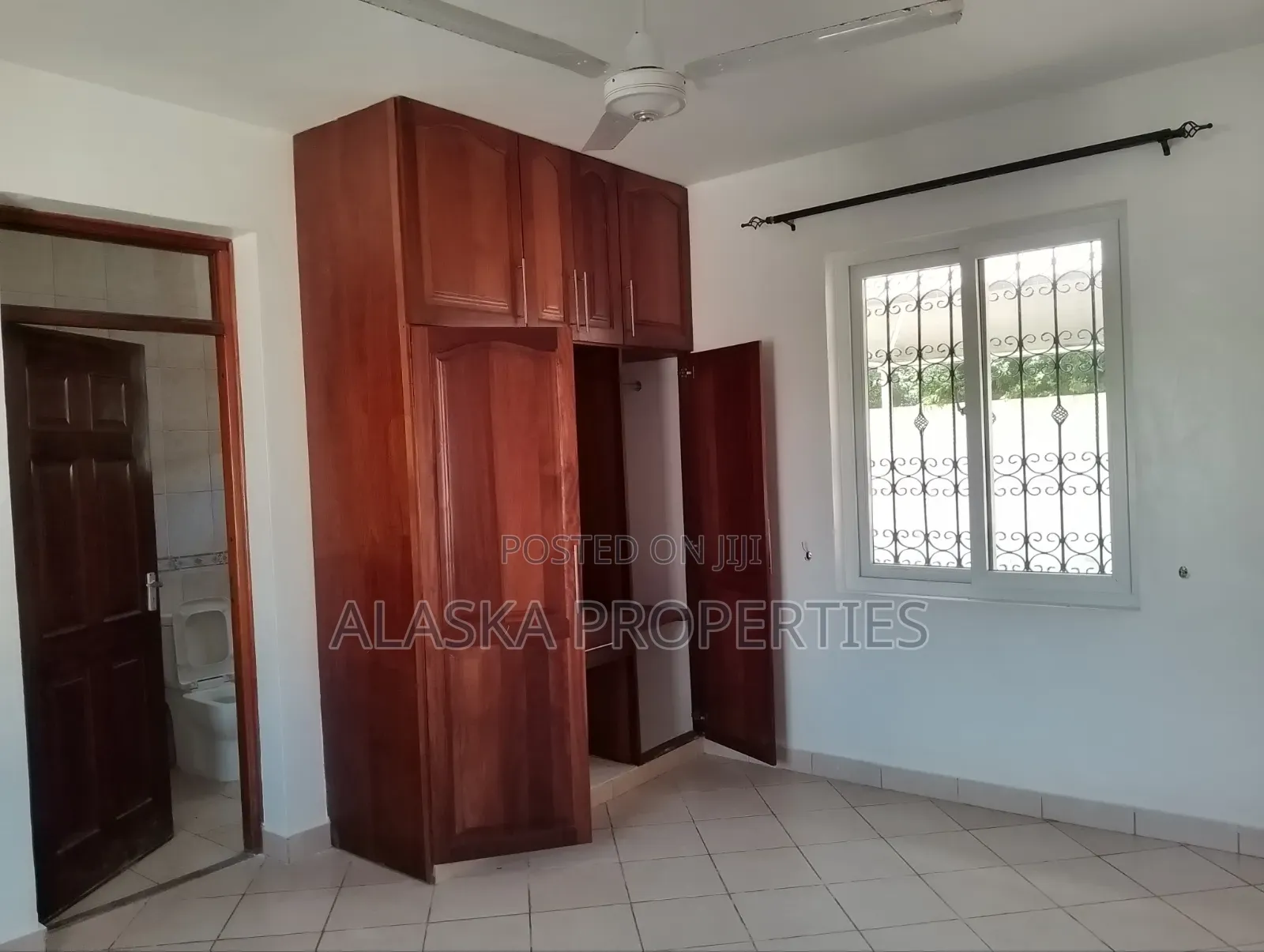 5bdrm Maisonette in Nyali Estate for rent