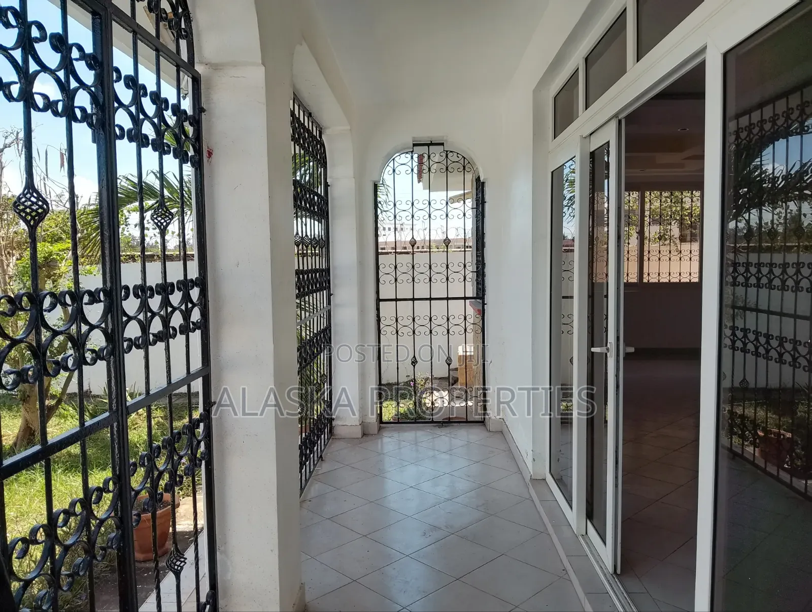 5bdrm Maisonette in Nyali Estate for rent