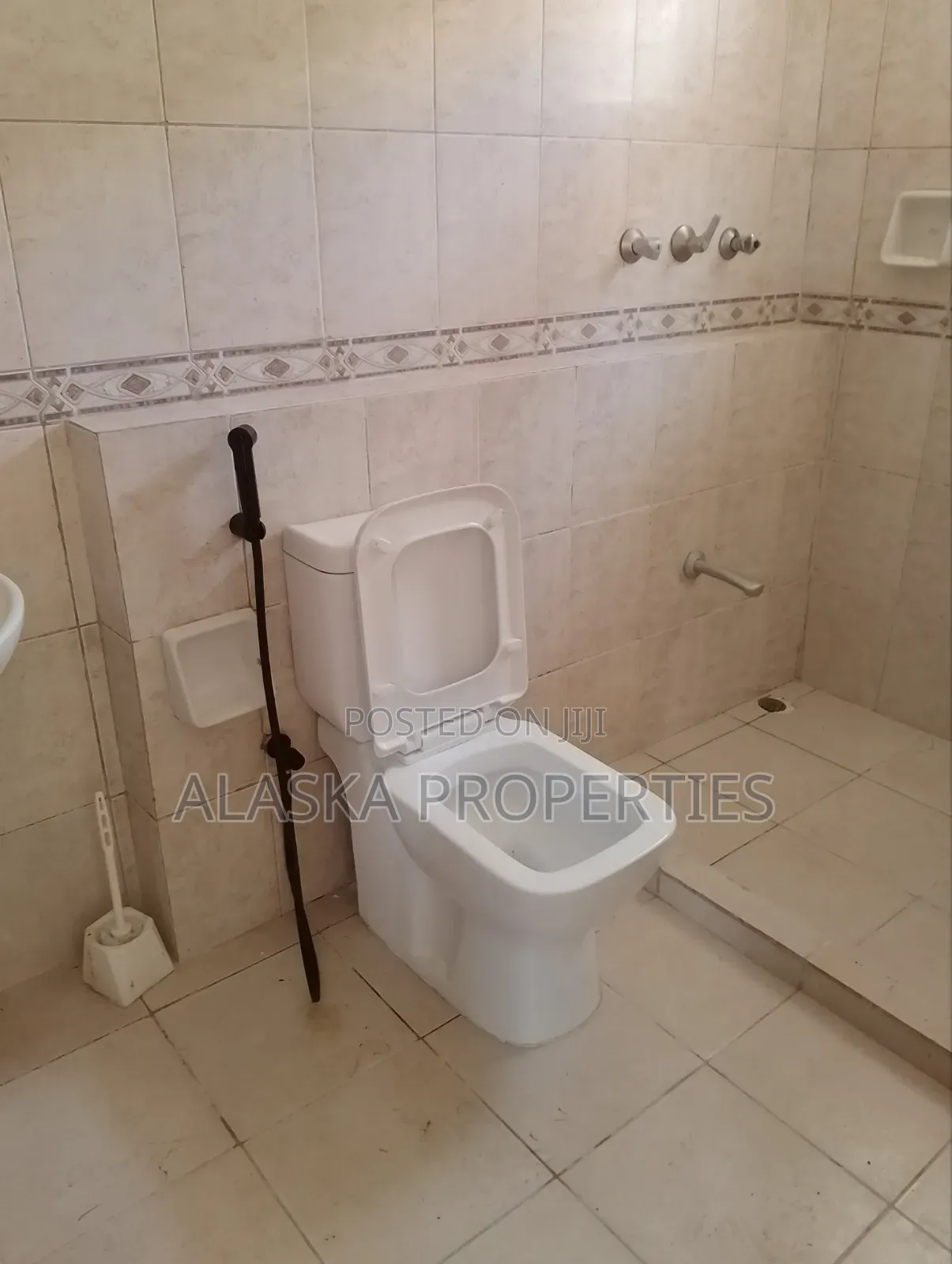 5bdrm Maisonette in Nyali Estate for rent