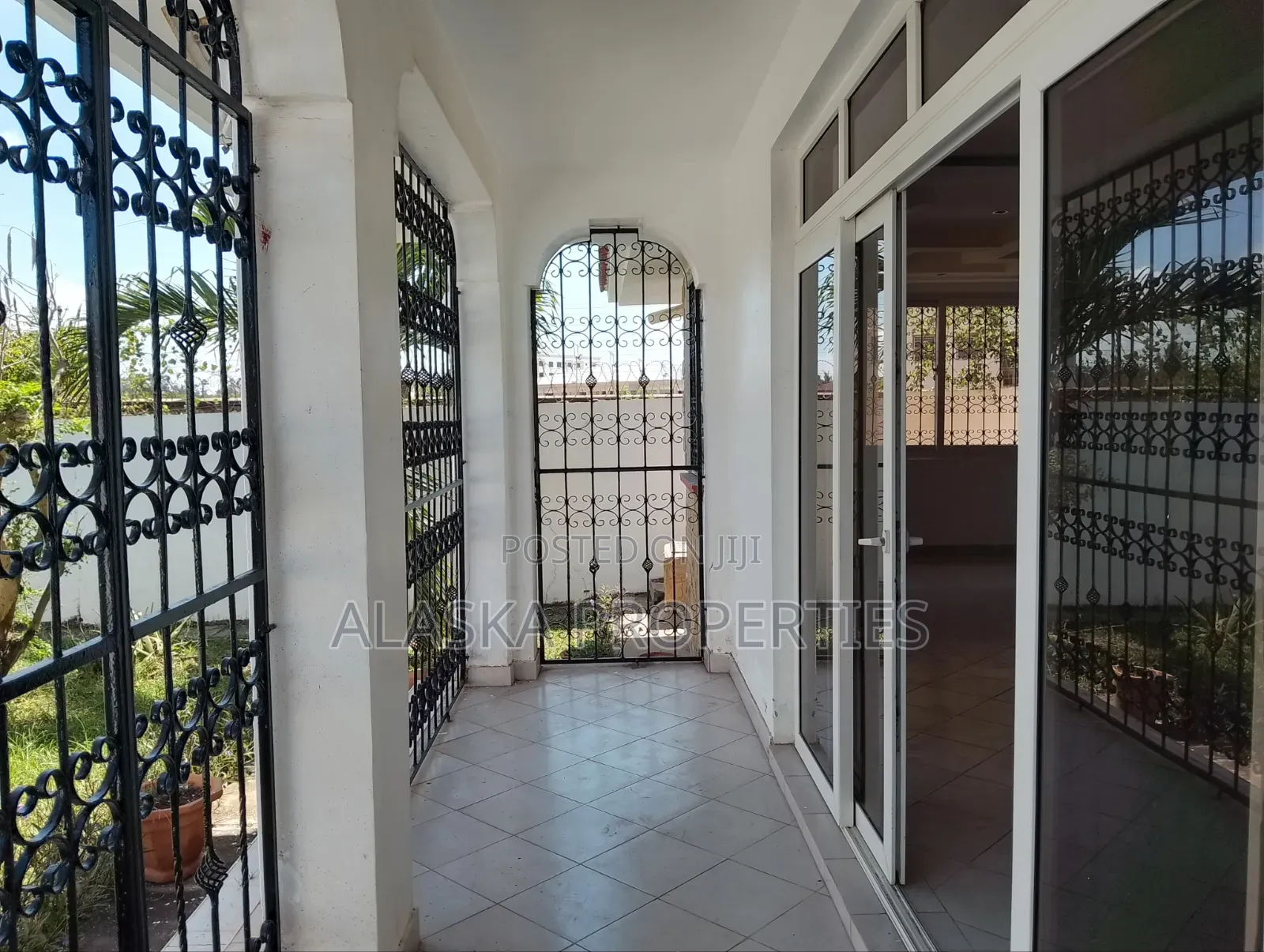 5bdrm Maisonette in Nyali Estate for rent