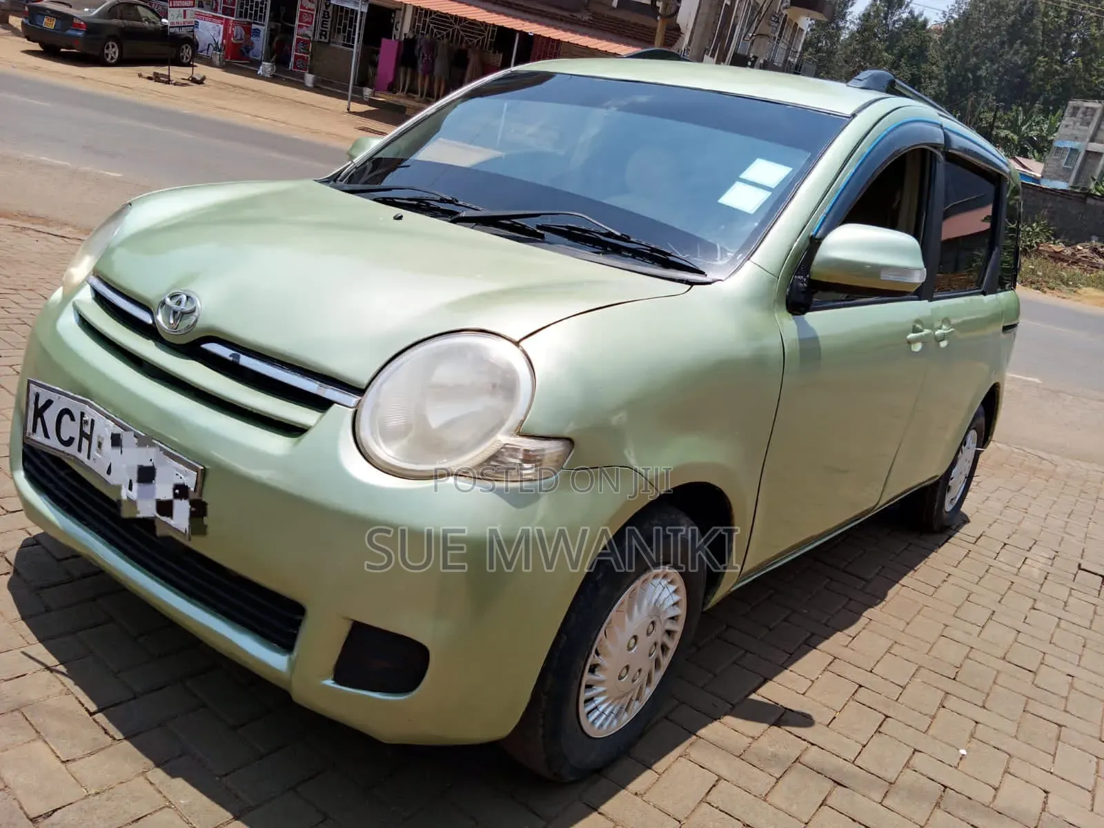 Toyota Sienta 2010 Green
