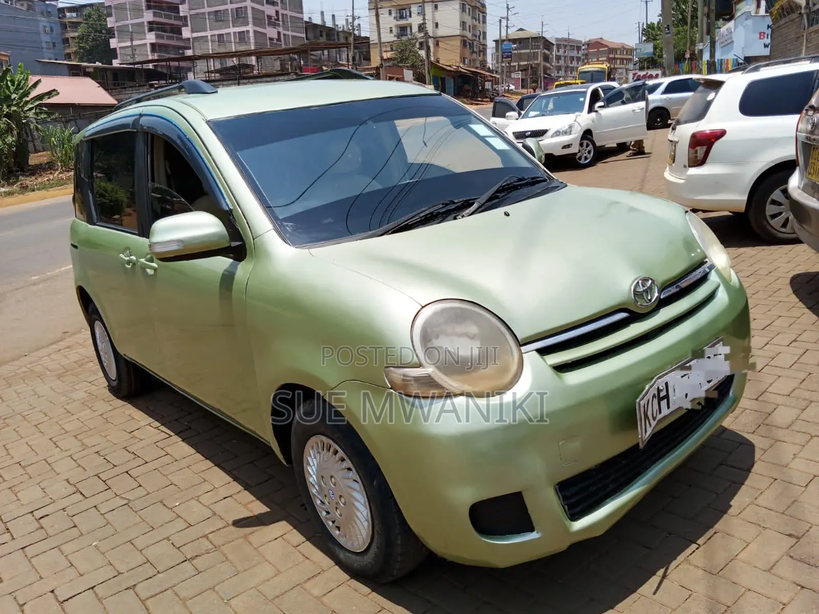 Toyota Sienta 2010 Green