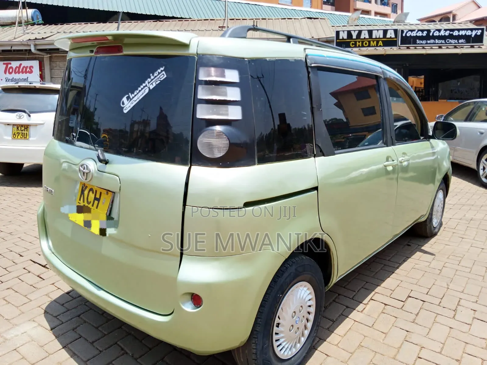 Toyota Sienta 2010 Green