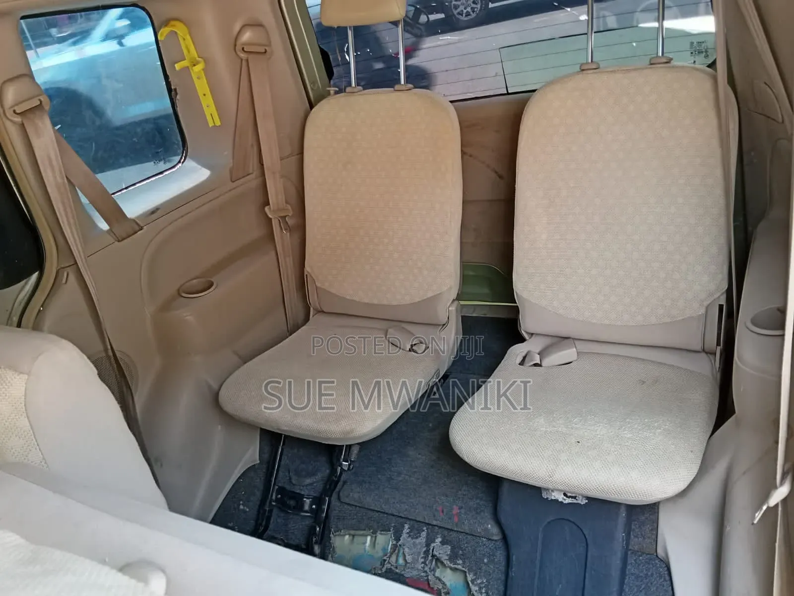 Toyota Sienta 2010 Green
