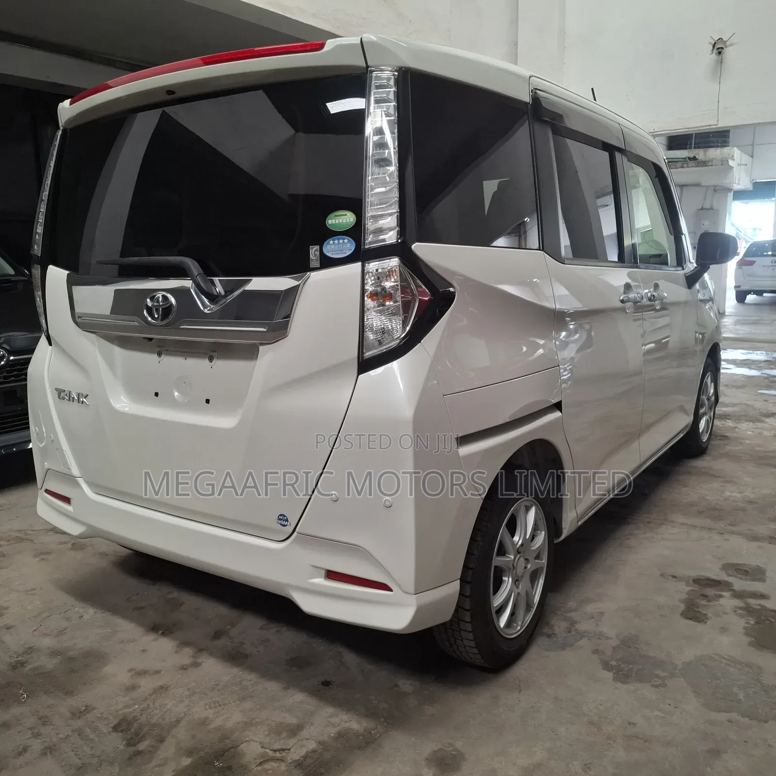 Toyota Tank 1.0 FWD 2019 White