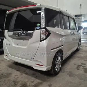 Toyota Tank 1.0 FWD 2019 White