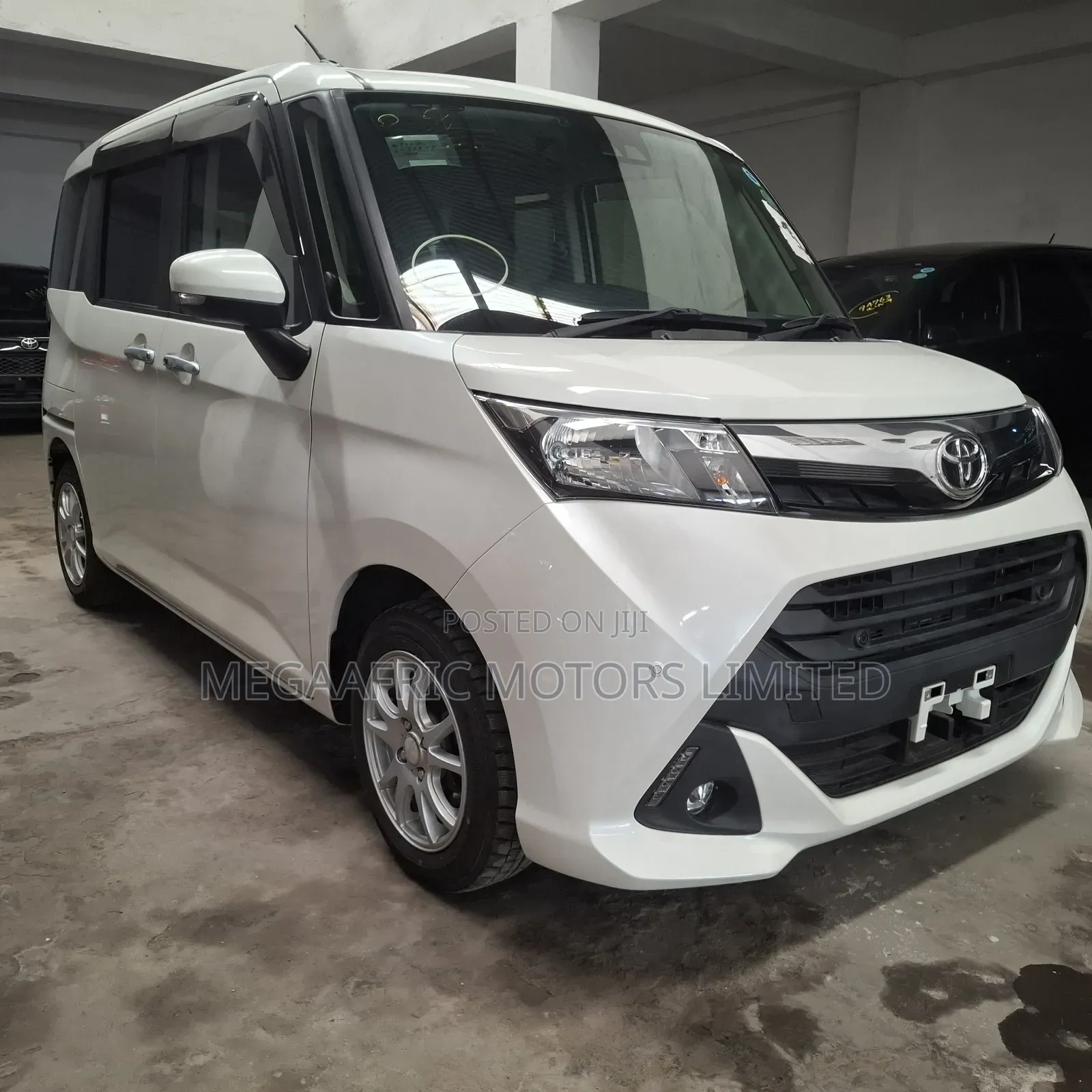 Toyota Tank 1.0 FWD 2019 White