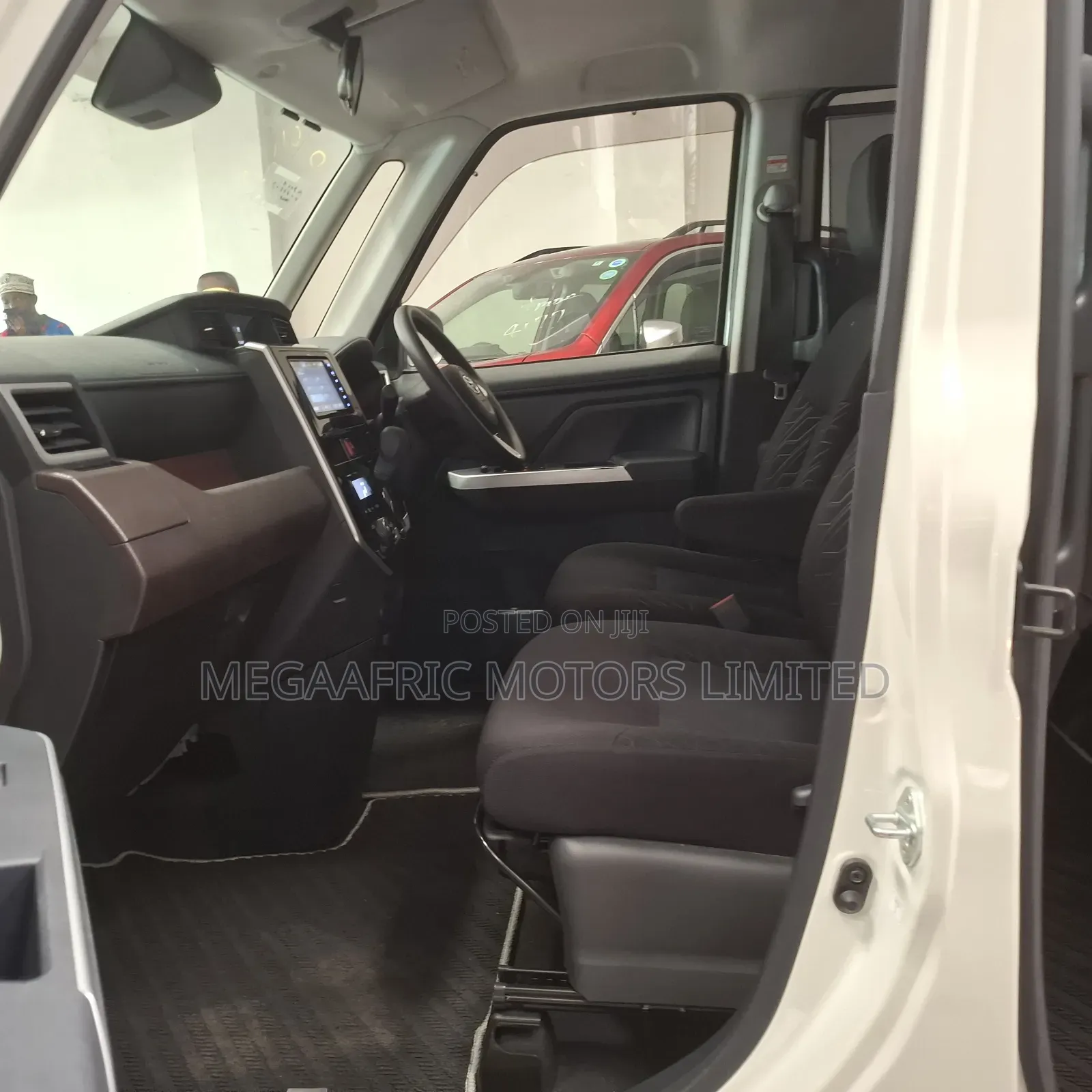 Toyota Tank 1.0 FWD 2019 White