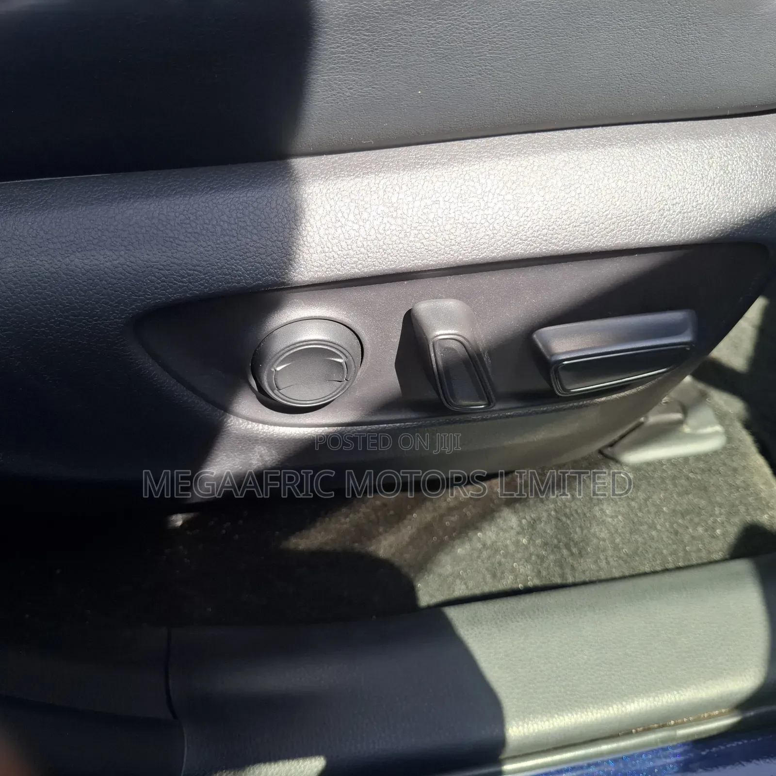 Toyota RAV4 Limited AWD 2020 Blue