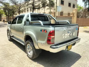 Toyota Hilux 2013 Brown