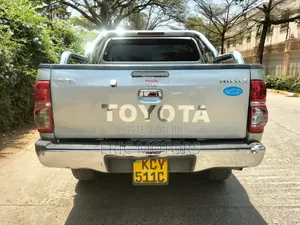 Toyota Hilux 2013 Brown