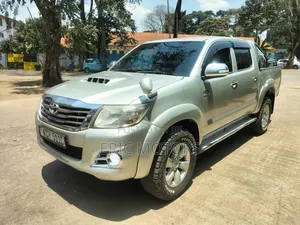 Toyota Hilux 2013 Brown