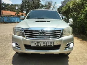 Toyota Hilux 2013 Brown