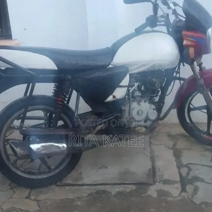 Bajaj Boxer 125 2022 Red