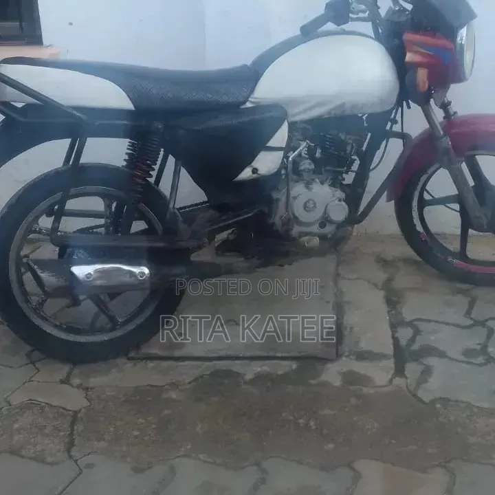 Bajaj Boxer 125 2022 Red