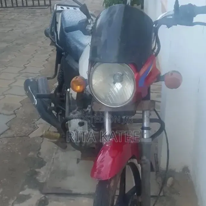 Bajaj Boxer 125 2022 Red