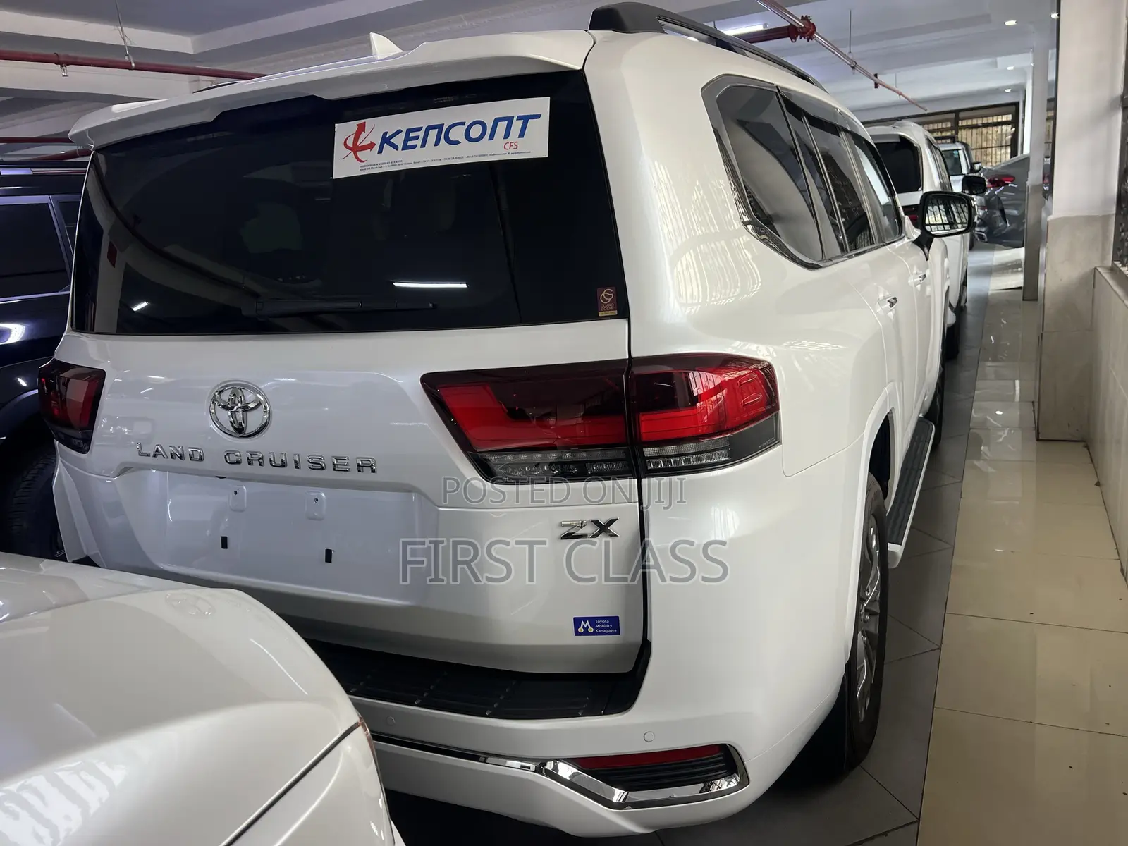 Toyota Land Cruiser LC300 2023 White