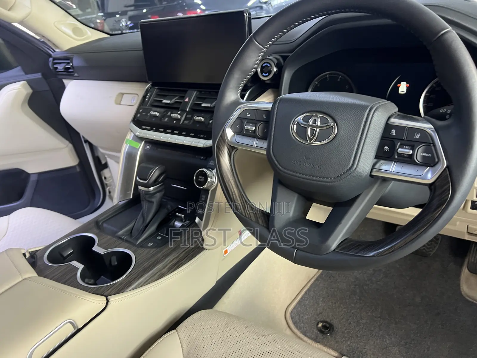 Toyota Land Cruiser LC300 2023 White