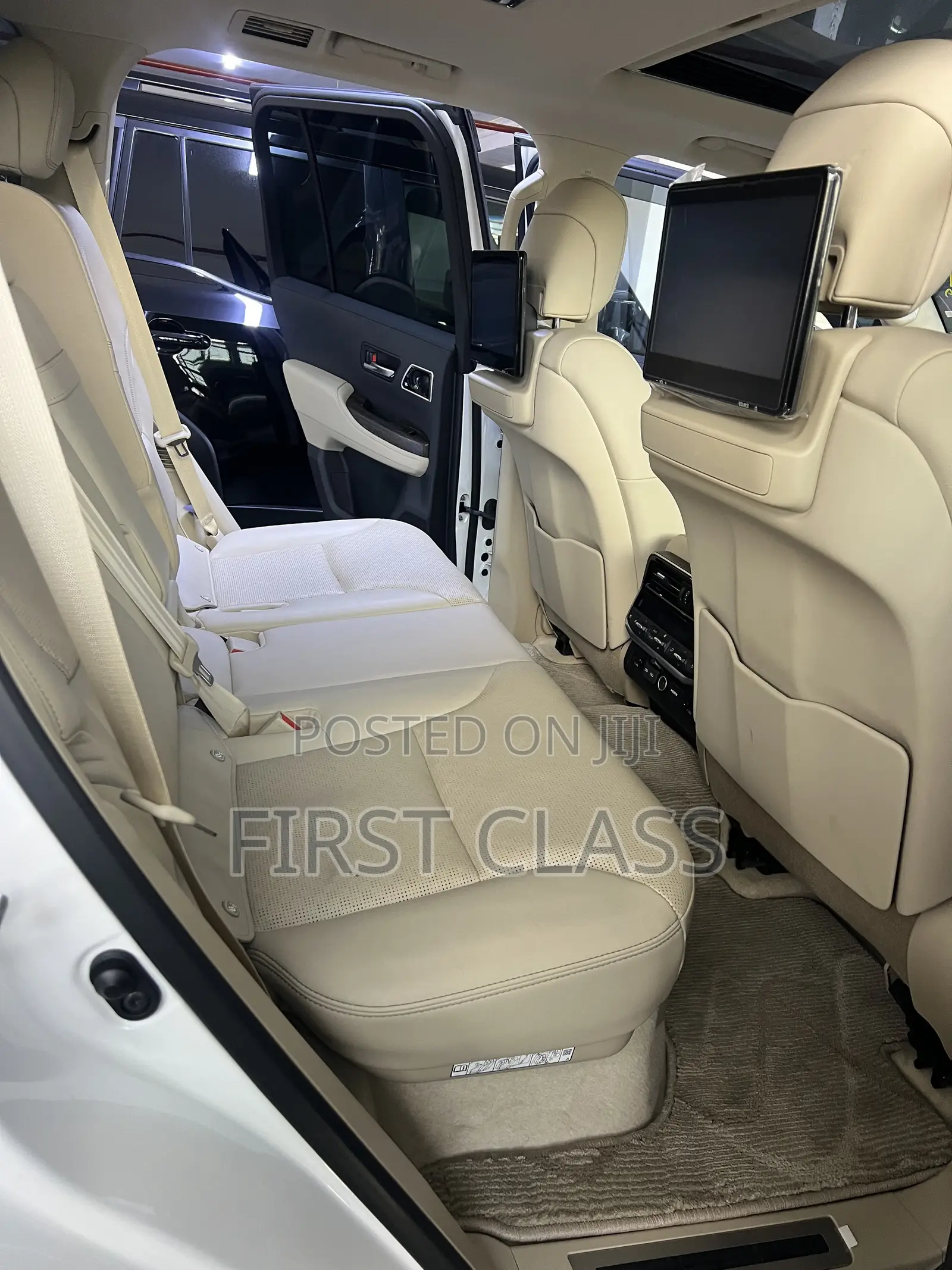 Toyota Land Cruiser LC300 2023 White
