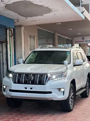 Toyota Land Cruiser Prado 2019 White