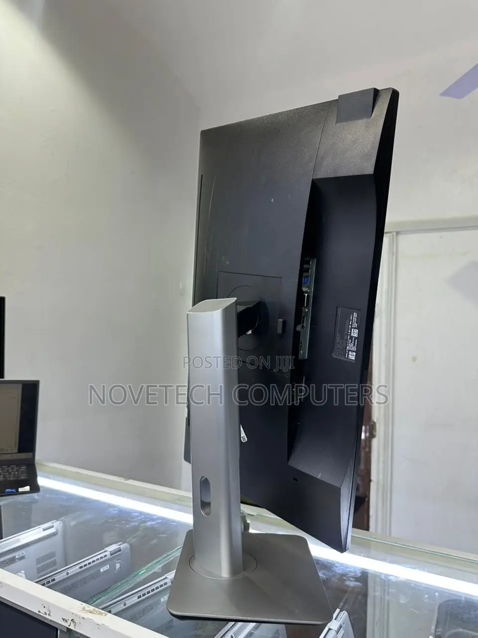 Dell LCD P2417h With Frame Monitor