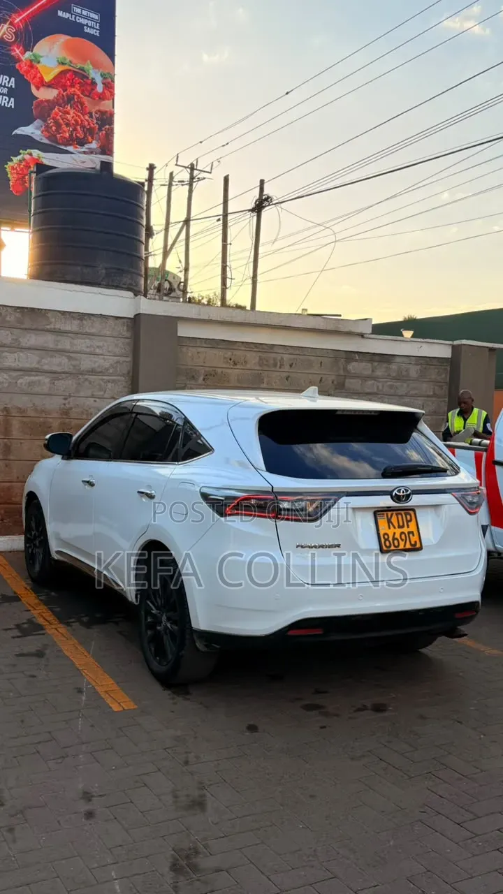 Toyota Harrier 2.0 2017 White