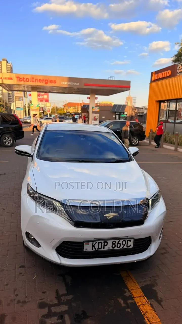 Toyota Harrier 2.0 2017 White