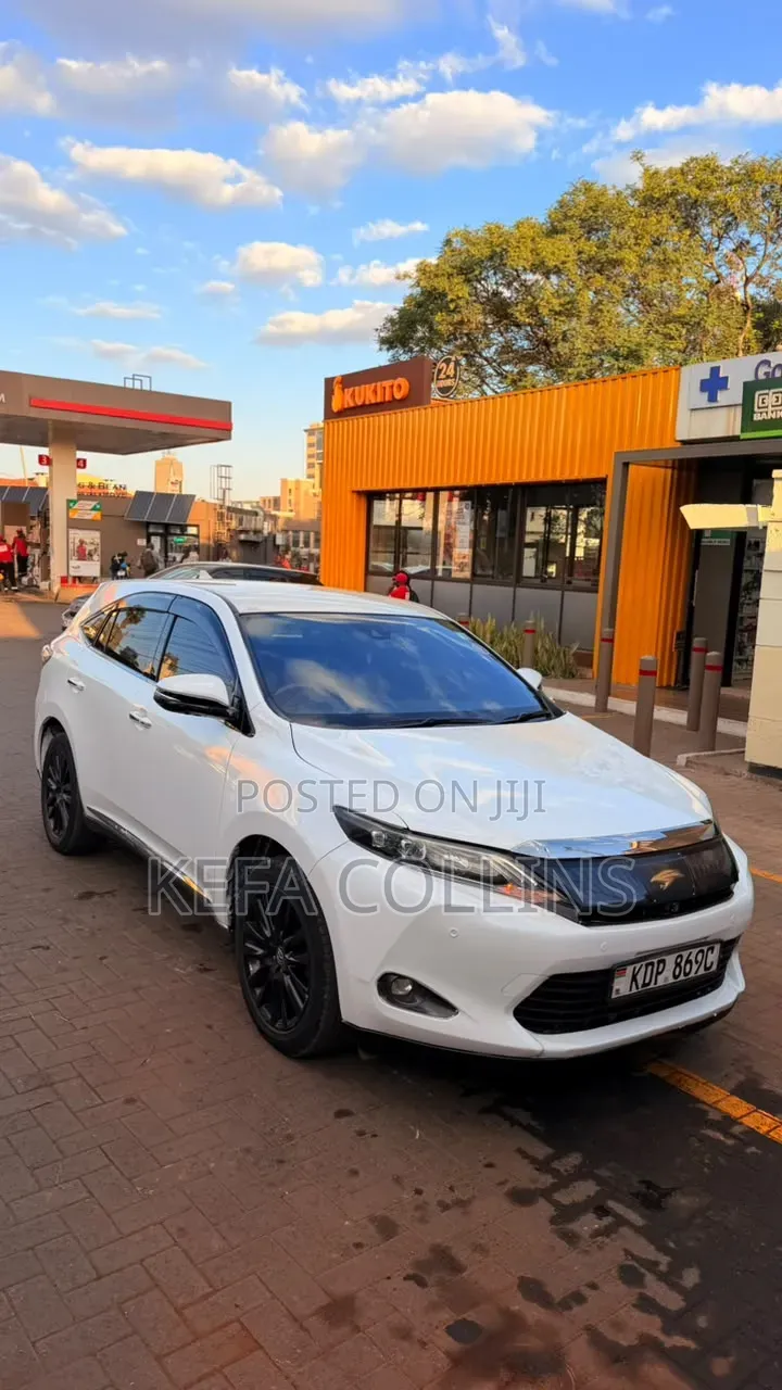 Toyota Harrier 2.0 2017 White