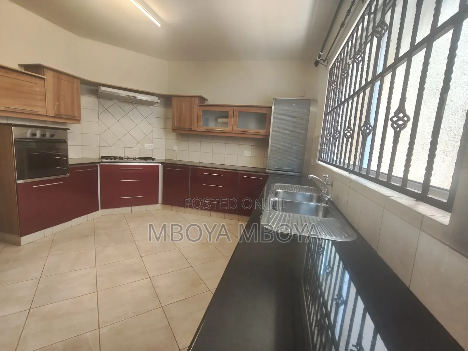 5bdrm Townhouse / Terrace in Spring Valley for rent