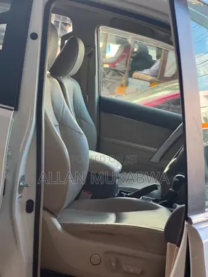 Toyota Land Cruiser Prado 2019 White