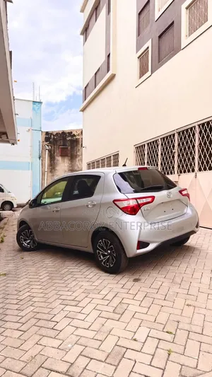 Toyota Vitz 2020 Silver