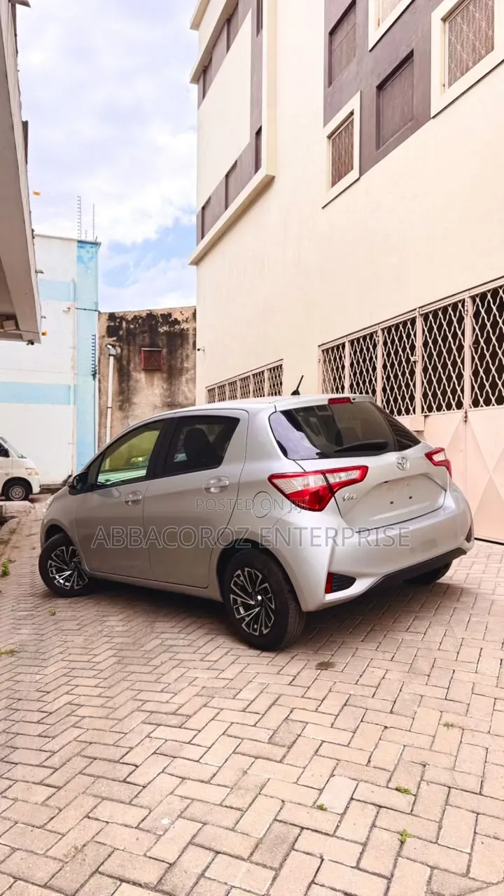 Toyota Vitz 2020 Silver