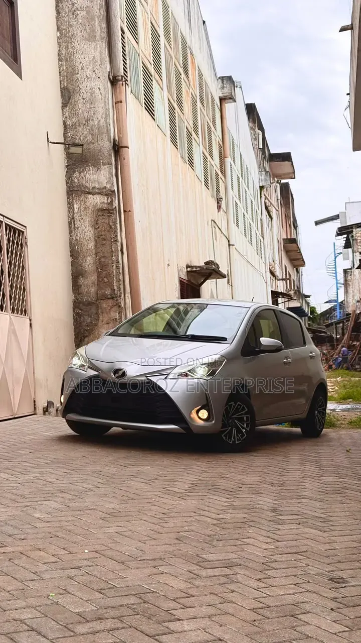 Toyota Vitz 2020 Silver