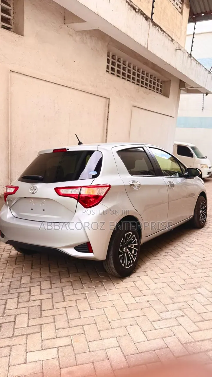 Toyota Vitz 2020 Silver