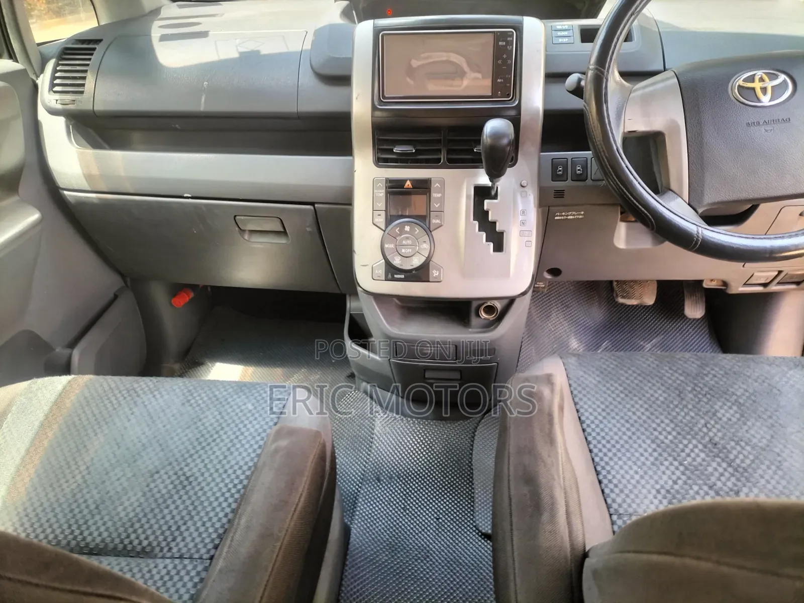 Toyota Noah 2010 Black