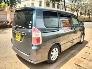 Toyota Noah 2010 Black