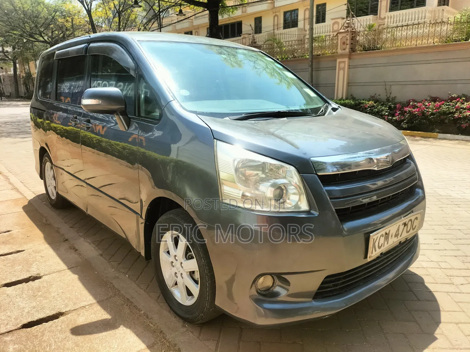Toyota Noah 2010 Black