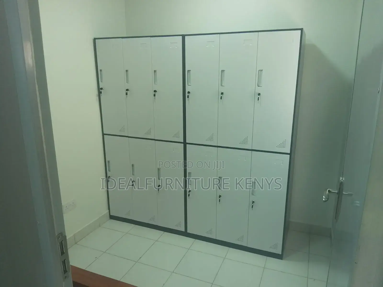 Steel Office Lockers With Secure Individual Compartments