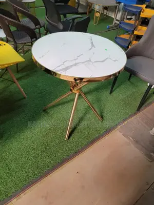Elegant Round Dining/Café