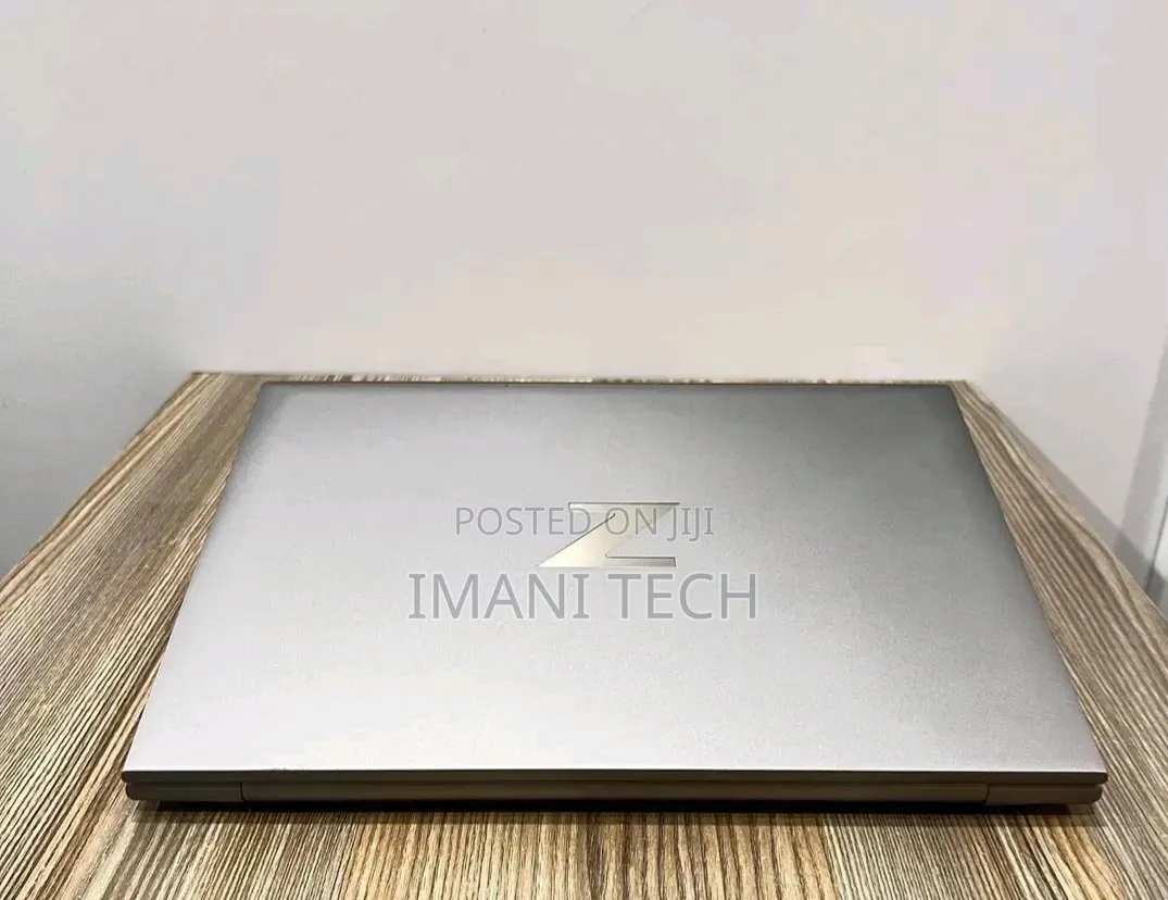 New Laptop HP ZBook Firefly G9 16GB Intel Core i7 SSD 512GB