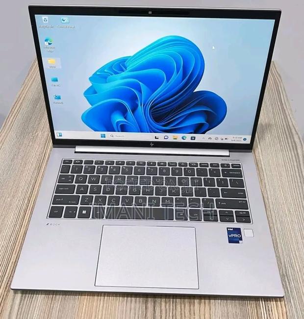 New Laptop HP ZBook Firefly G9 16GB Intel Core i7 SSD 512GB
