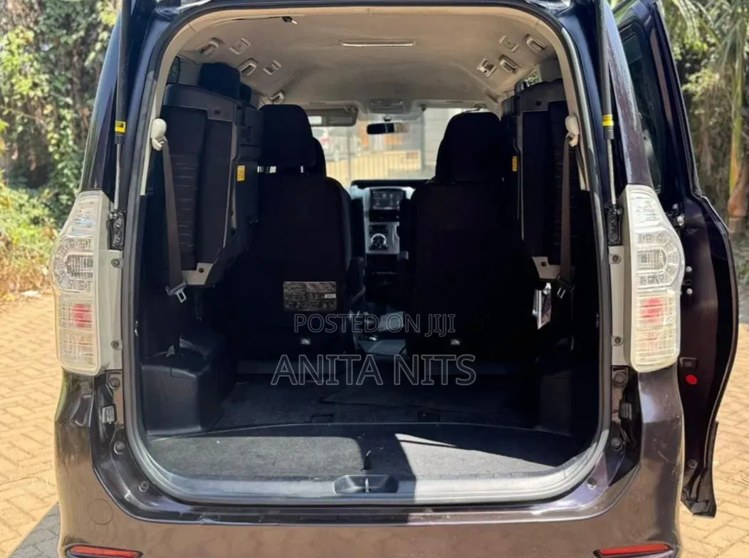 Toyota Voxy V 2WD 7-Seater 2013 Brown