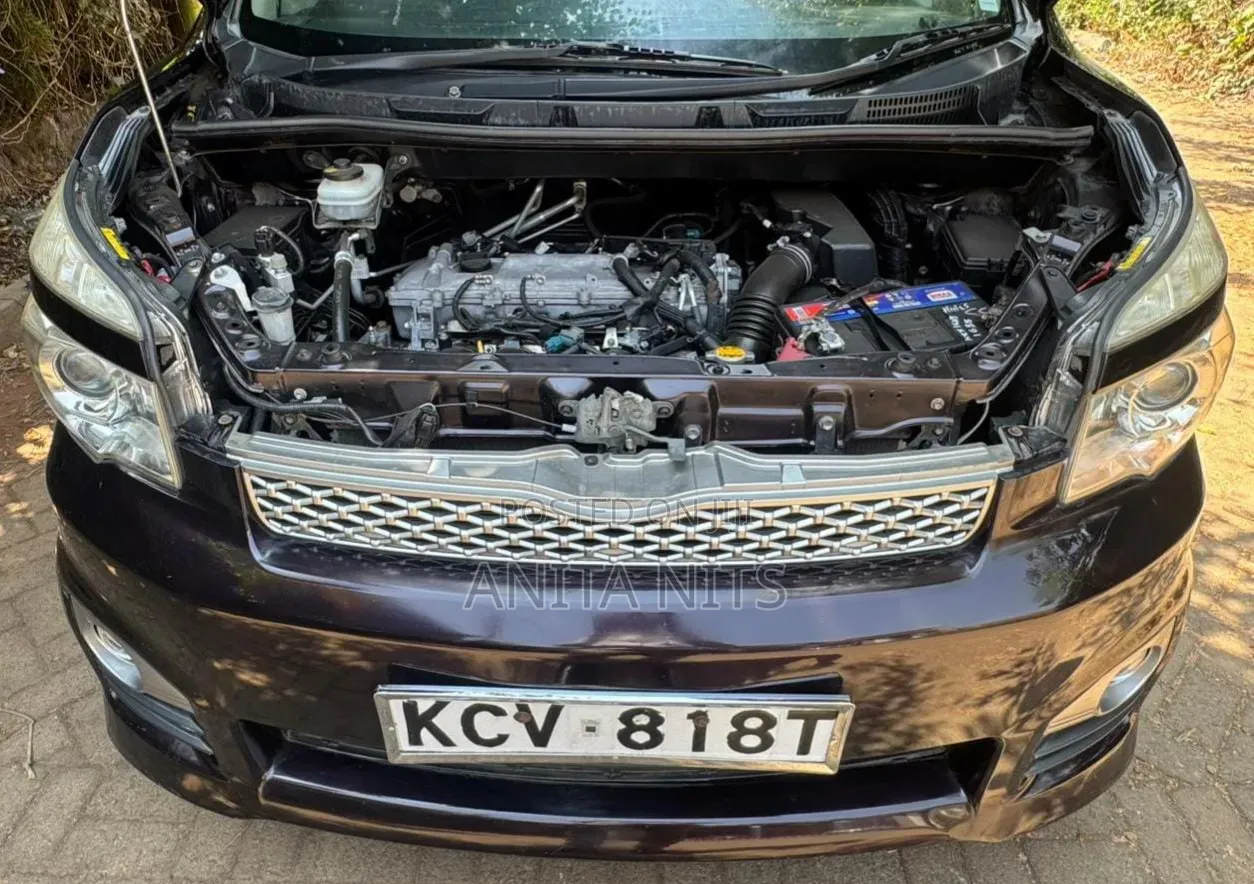 Toyota Voxy V 2WD 7-Seater 2013 Brown