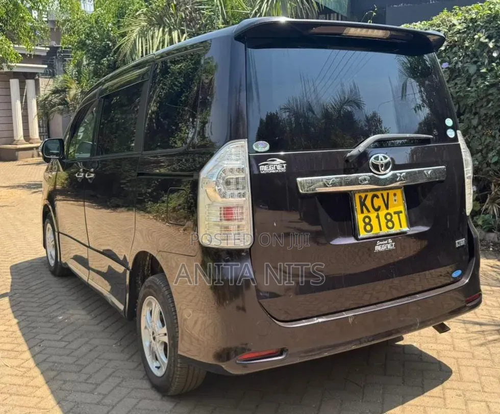 Toyota Voxy V 2WD 7-Seater 2013 Brown