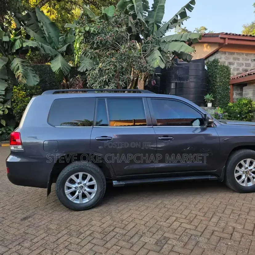 Toyota Land Cruiser 4.6 V8 ZX 2017 Gray