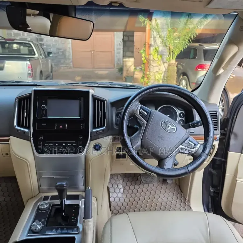 Toyota Land Cruiser 4.6 V8 ZX 2017 Gray