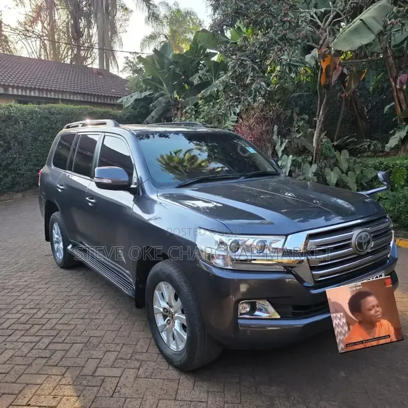 Toyota Land Cruiser 4.6 V8 ZX 2017 Gray