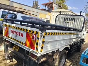 Toyota Dyna 2003 White