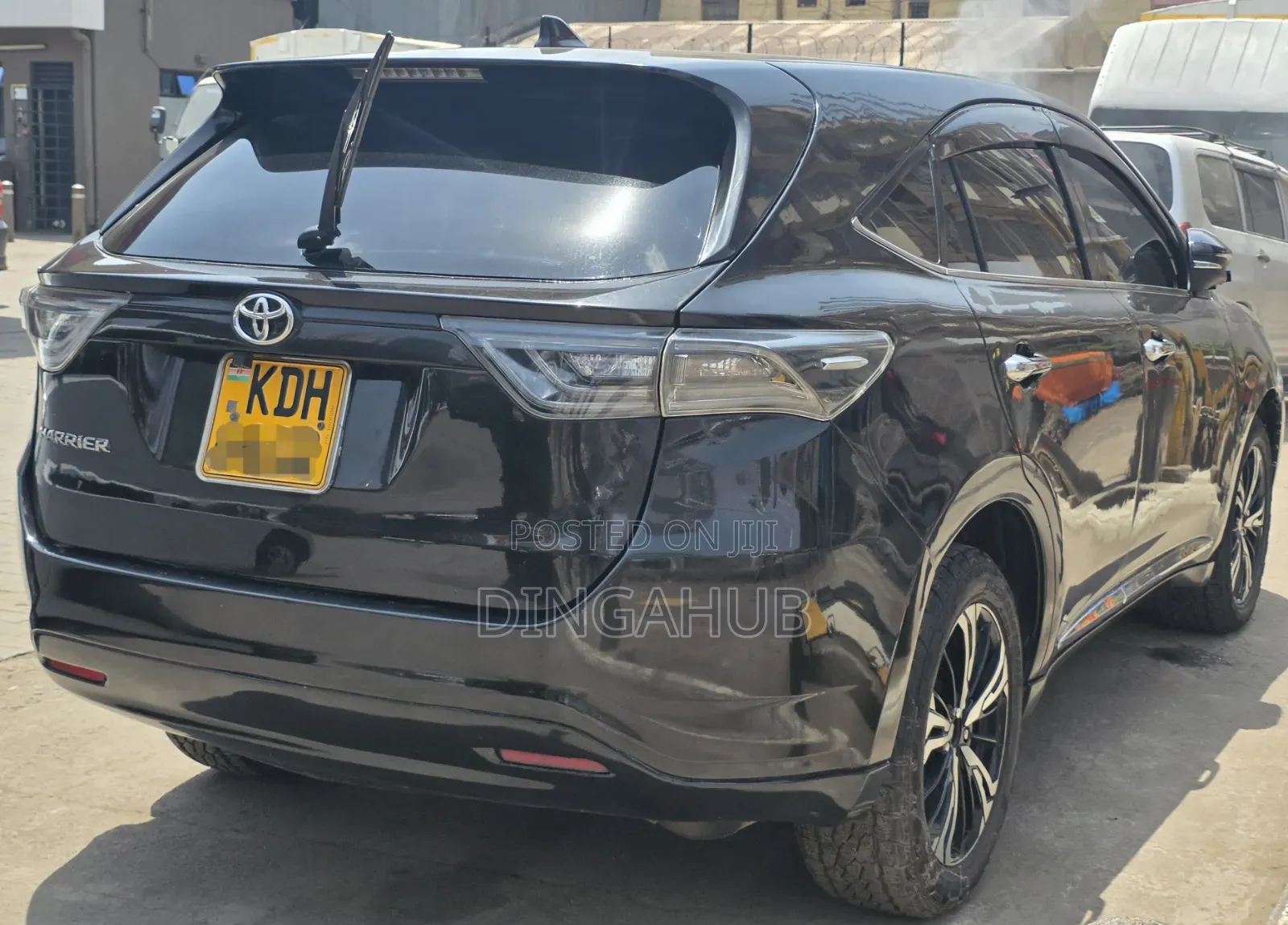Toyota Harrier 2.0 4WD 2014 Black