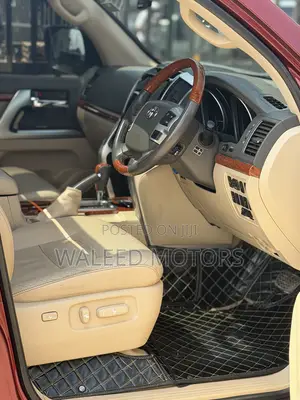Toyota Land Cruiser 2014 Red